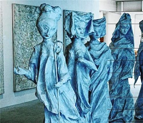 Leichtfüßiger Auftritt: Die Figuren von Künstlerin Marianne Pitzen sind alle aus Papier.Foto RE