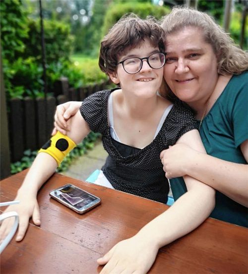 Voller Hoffnung können Marlena Hellwig und ihre Tochter Alia in die Zukunft blicken. Im Januar nächsten Jahres ziehen sie um in eine neue Wohnung.Foto Privat