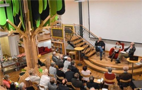 Diskutierten auf dem Podium über die Bibliothek als „dritten Ort“ (von links): Michael Sanetra, Susanne Delp und Robert Berberich. Foto Sieberath