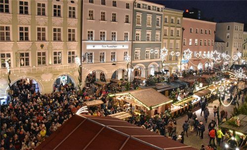 Es weihnachtet: In drei Tagen eröffnet der Rosenheimer Christkindlmarkt. Foto Schlecker