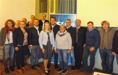 Matthias Jokisch (fünfter von rechts), hier im Kreis der CSU-Listenkandidaten, tritt wieder für das Amt des Brannenburger Bürgermeisters an.Foto Stuffer-Chunphetch