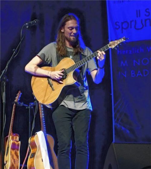 Mike Dawes präsentierte virtuose Auftritte beim Gitarrenfestival in Bad AiblingFoto Friedrich