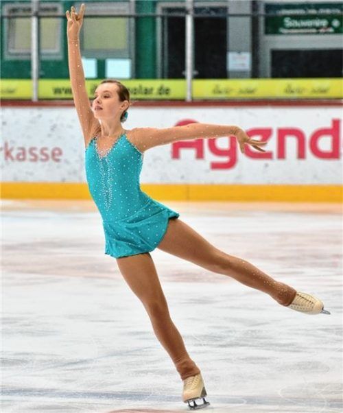 Deutsche Jugendmeisterin im Eiskunstlauf: Chiara Höhensteiger vom SV Pang. Fotos Kreitmeier