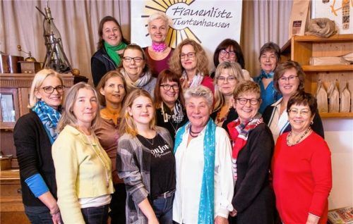 Geballte Frauenpower: Die Frauenliste Tuntenhausen stellt sich seit 25 Jahren zur Wahl für den Gemeinderat. Foto  RE