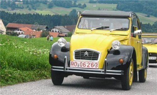 Entspanntes Fahrvergnügen mit dem französischen KultAuto. Foto Hötzelsperger