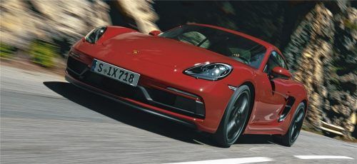 Gelochte Bremsen, tiefes Fahrwerk: der neue Porsche 718 Cayman GTS 4.0. Foto ampnet/Porsche