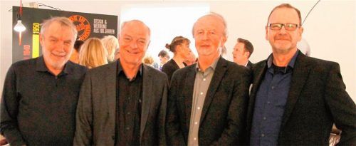 Im Gespräch sind (von links) Michael Stratbücker, Kreisheimatpfleger, Bad Aibling, Christoph Maier-Gehring, Kulturreferent des Landkreises Rosenheim, Robert Berberich, Kulturreferent des Rosenheimer Kulturamtes, und Reinhard Knirsch, Zweiter Vorsitzender des Rosenheimer Kulturforums und zugleich Geschäftsführer von Radio Regenbogen. Foto Matovina