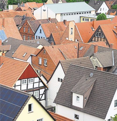 Wer ein altes Haus erbt, muss meist renovieren. Dauert der Einzug zu lange, wird Erbschaftssteuer fällig. Foto dpa/Gateau
