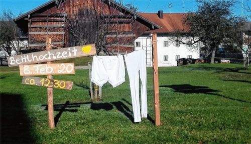 Werbung und Wäsche: Das Großereignis Bettelhochzeit wirft seine Schatten voraus. Fotos privat