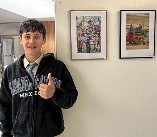 Sebastian Vaca fotografiert und malt aus Leidenschaft. Jetzt sind zwei seiner Bilder im Landratsamt Rosenheim aus gestellt. Fotos Rojahn